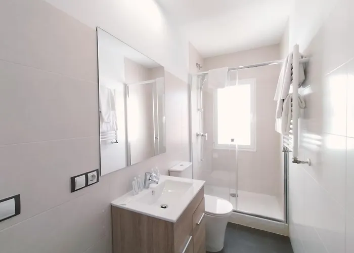 Gonzala By Gaiarooms Pensión